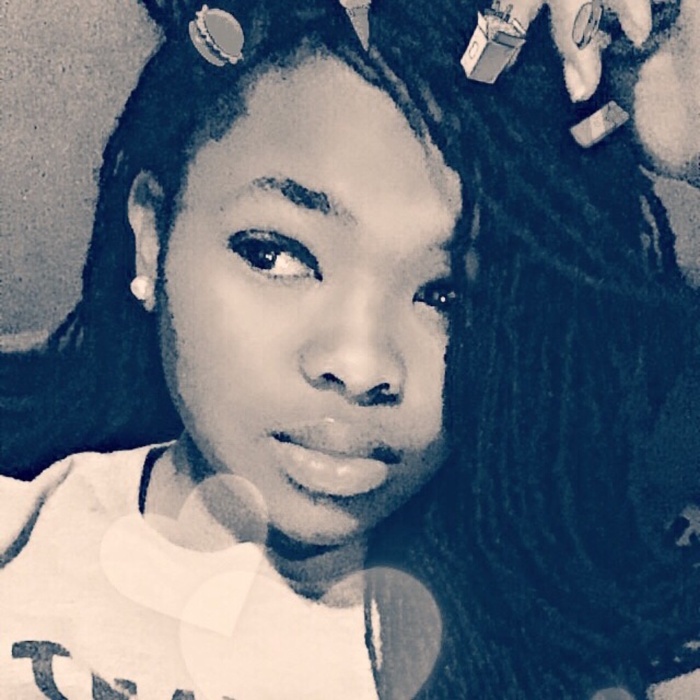 Meet your Posher, Ayona
